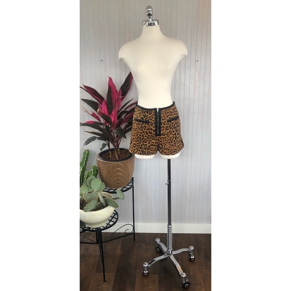 UO High Rise Pin Up Leopard Short - Picture 2 of 5